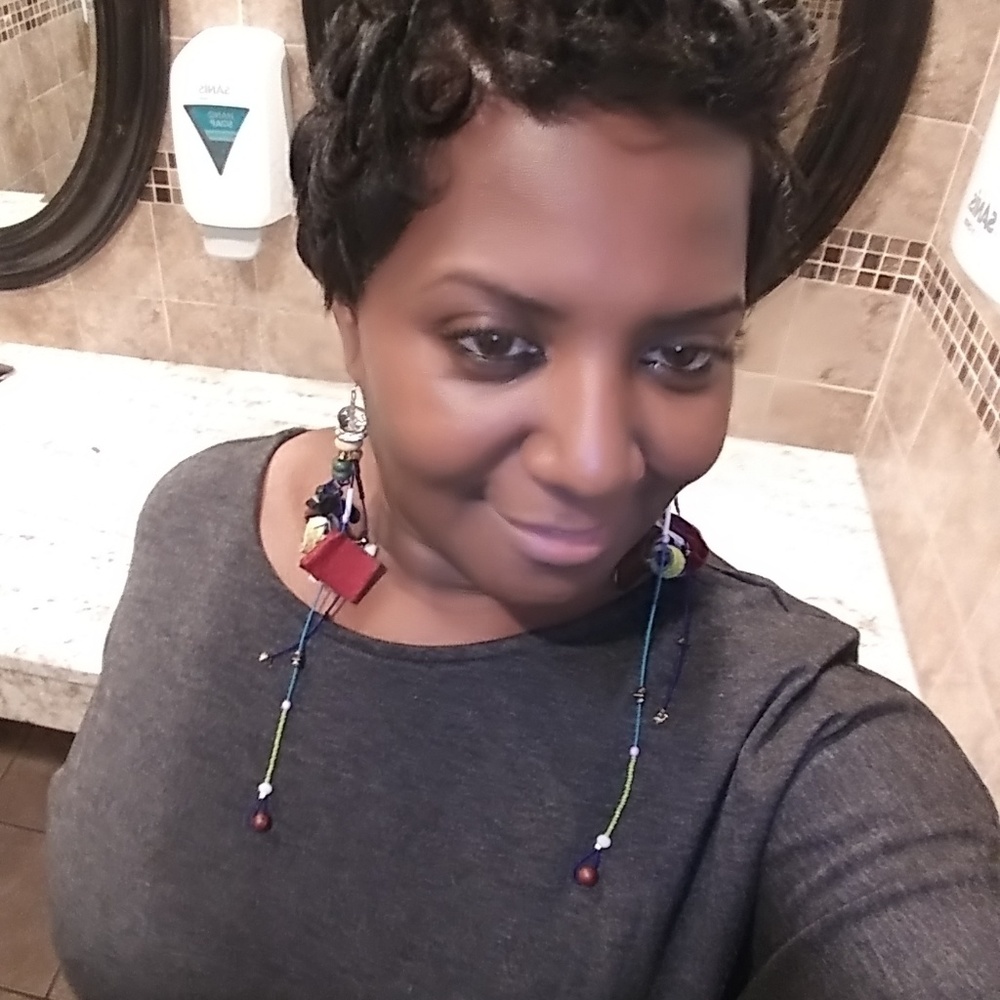 Meet your Posher, Tia